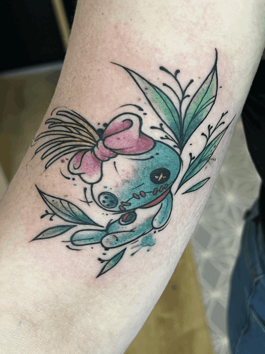 tattoo disney lilo et stitch effet croquis couleur aquarelle