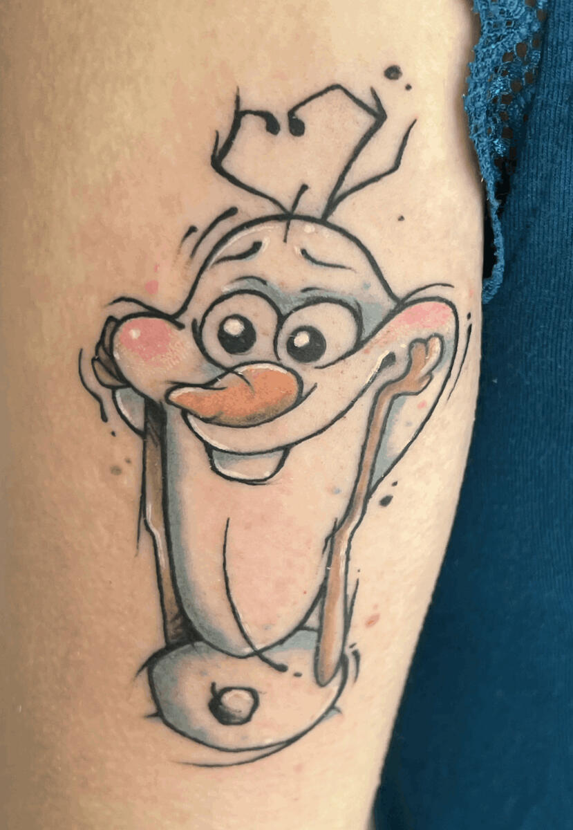 tattoo disney reine des neiges olaf effet croquis couleur aquarelle
