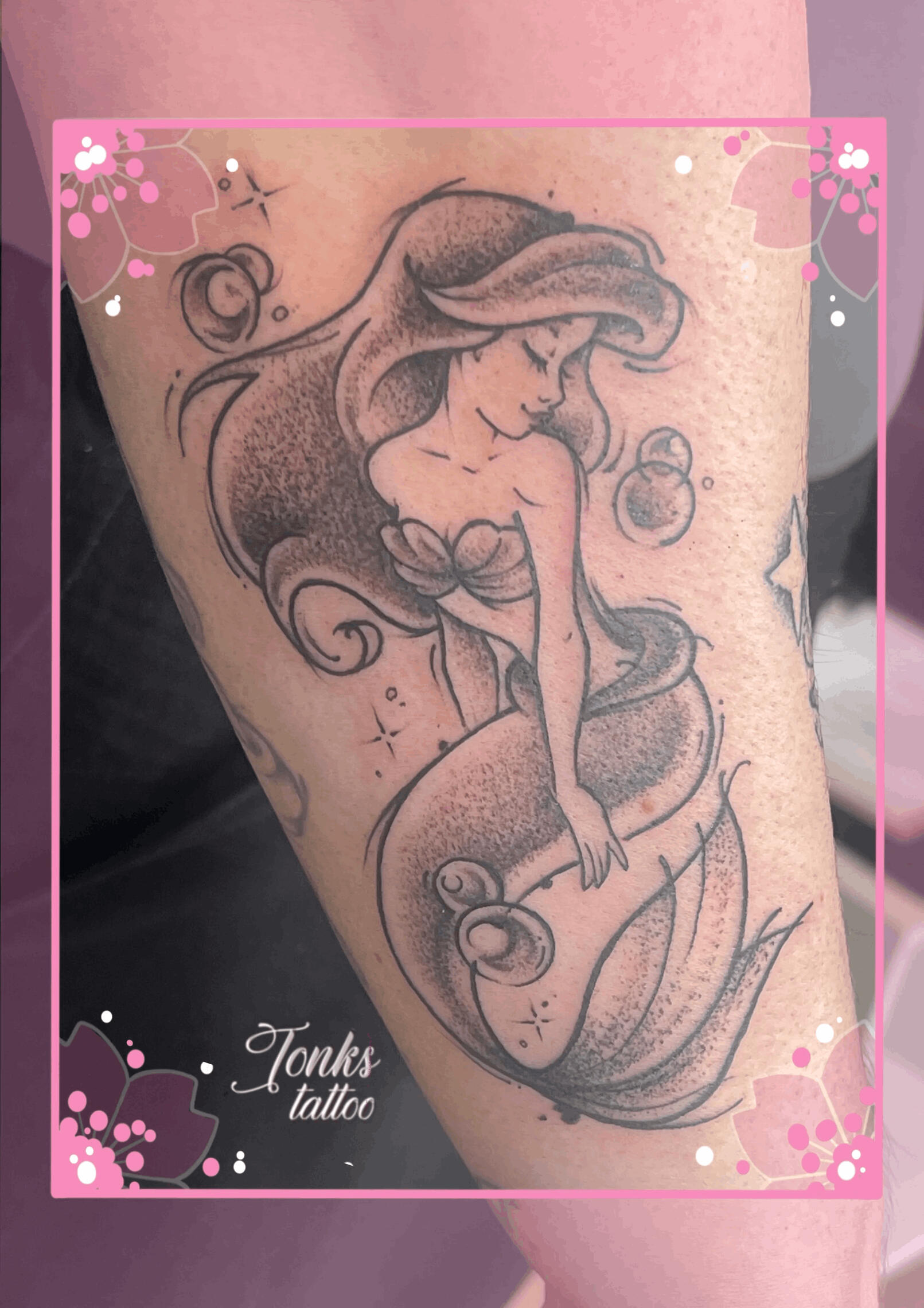 ariel Tattoo Disney La petite sirène Ariel noir et blanc fine line