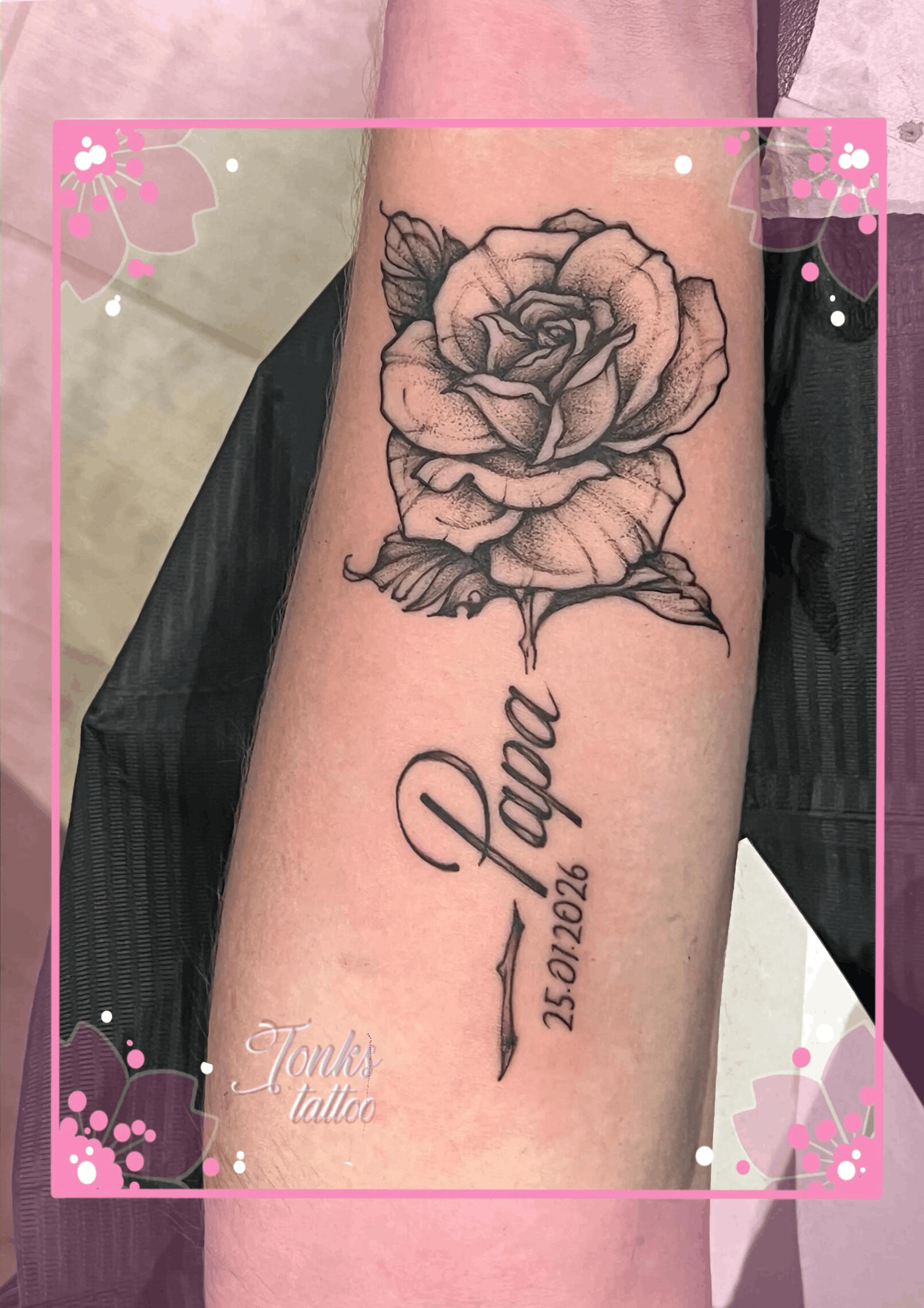 papa Tattoo floral famille rose date fine line noir et blanc